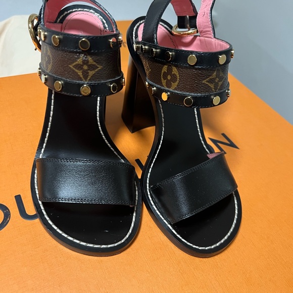 Louise button sandal - Picture 2 of 8